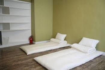 Crib 49 Guesthouse - Foreigner Only Сеул Экстерьер фото